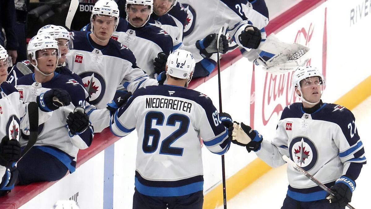 Niederreiter finds the net again