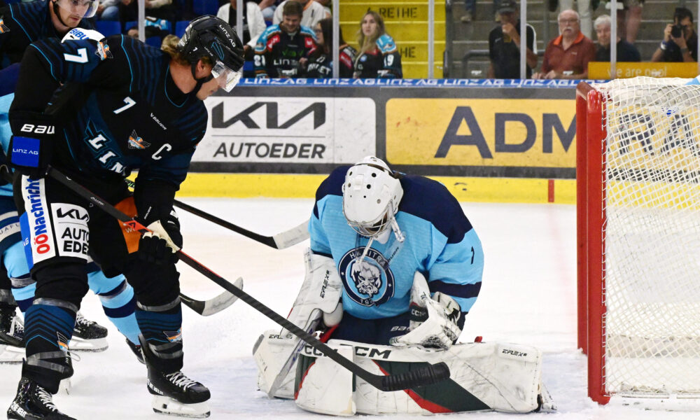 Black Wings Linz celebrate second victory in the Preseason!
