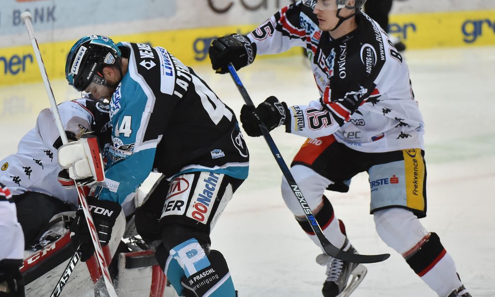 435-time ICEHL defender moves to third division!