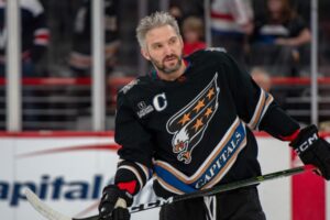 NHL video: Only second crack ever: Alex Ovechkin breaks an incredible mark!