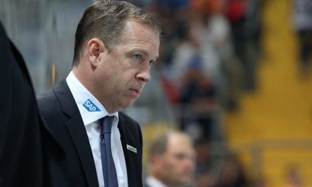 Bang: Ex-ICEHL coach thrown out in the middle of the play-out!