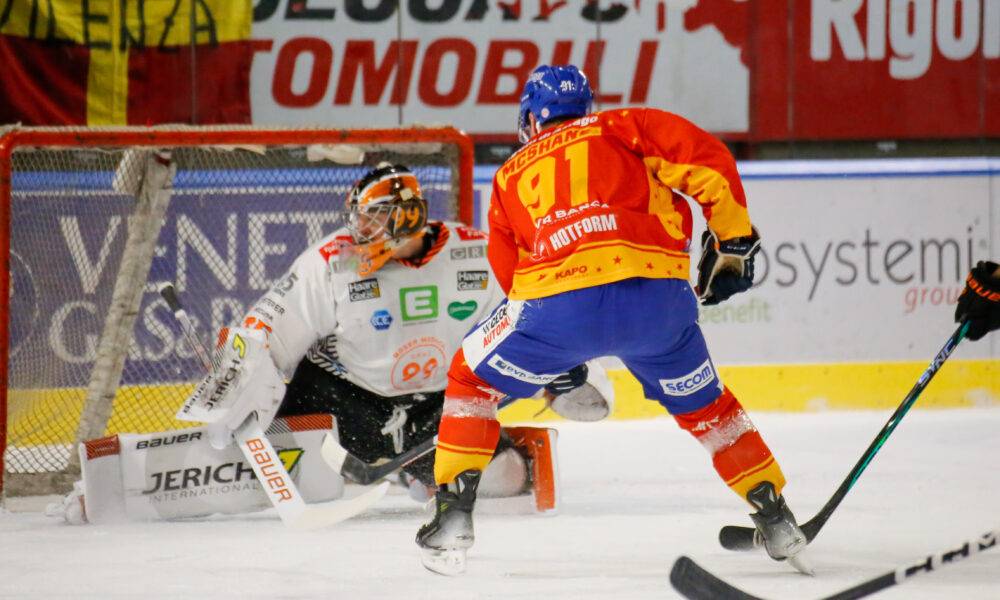 Former ICEHL top scorer moves to title contender!