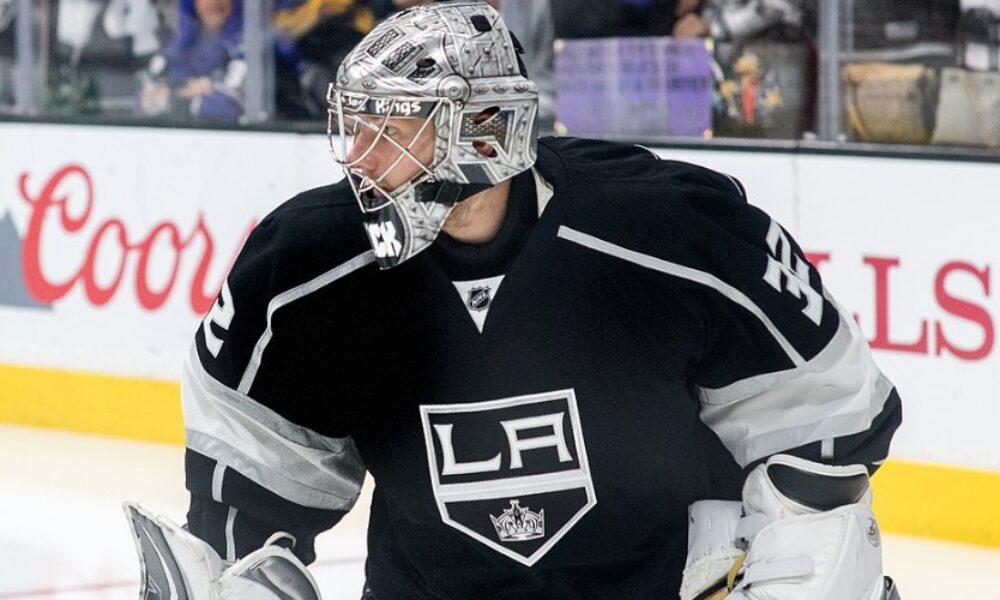 NHL: Jonathan Quick puts his goalie pads in the corner!