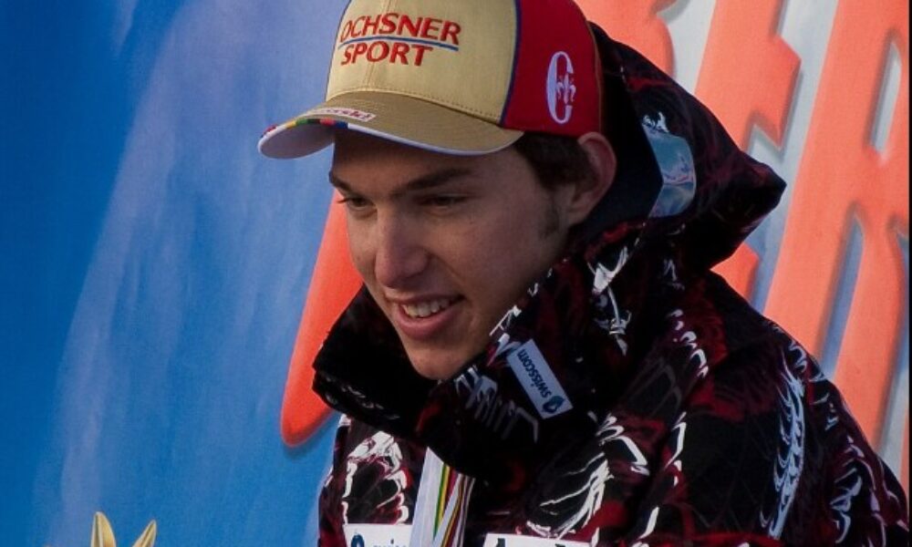 Olympic ski champion starts as a coach at an ice hockey club!