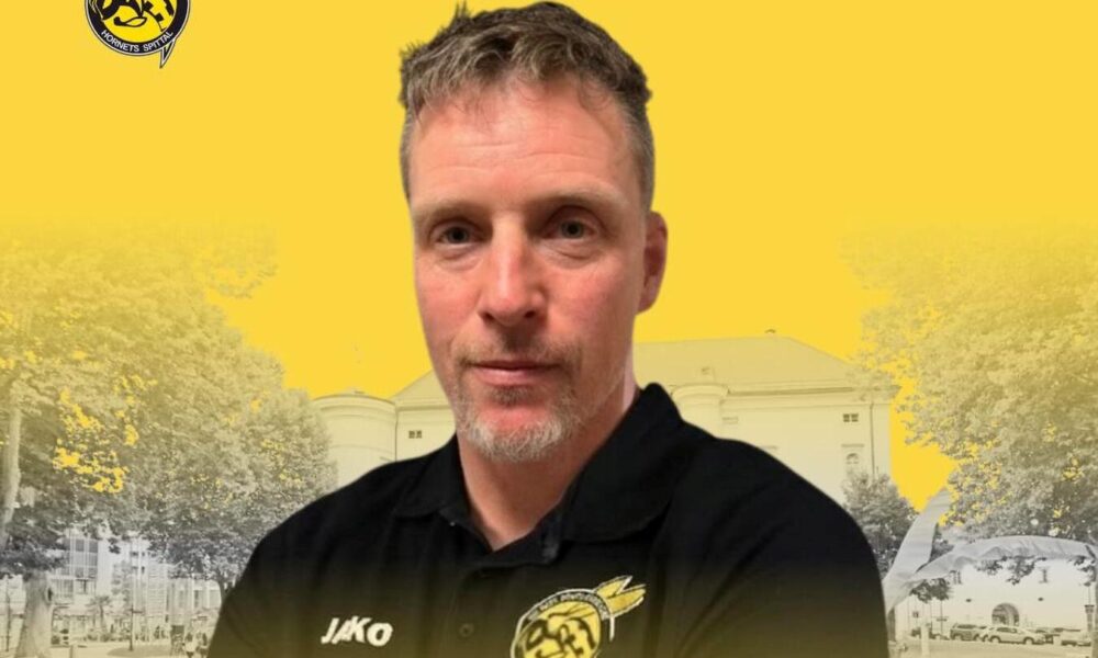 That's not enough: Martin Pewal will be lacing up his skates again next season!