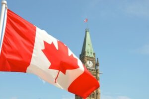 Canadian Stocks Edge Higher as Banking and Mining Sectors Lead Market Gains